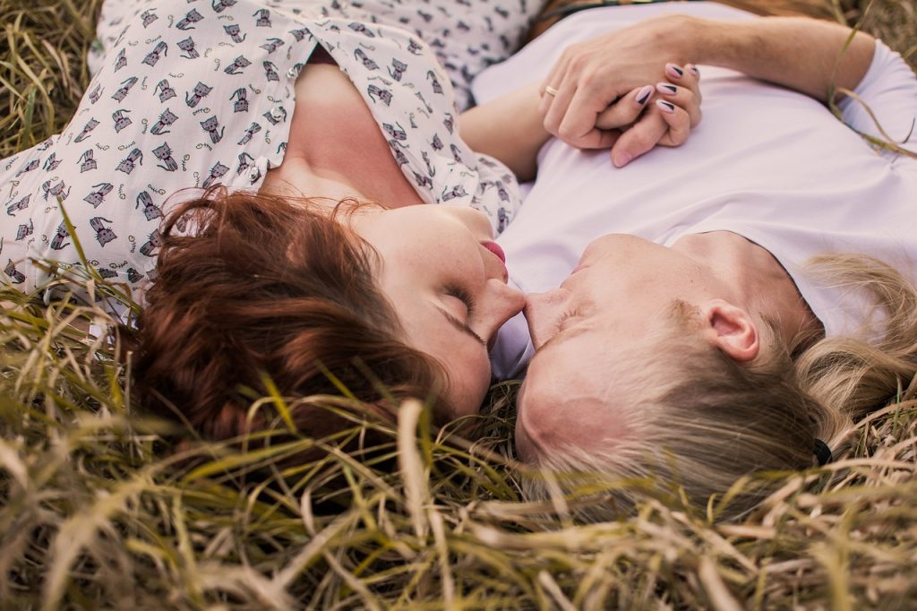 Come riconoscere il vero amore: guida per una relazione duratura e felice
